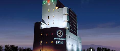 Fasade – kveld/natt