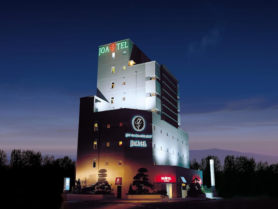 Front of property โ evening/night