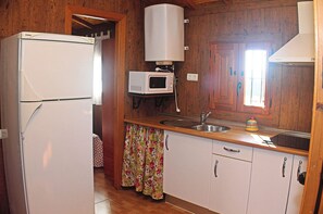 Fridge, microwave, coffee/tea maker, toaster - Bungalow with private swimming pool (CONIL DE LA FRONTERA)