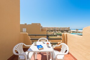 Outdoor dining - Beach apartment with stunning views (Tarifa)