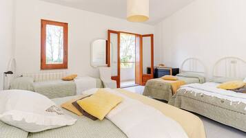 5 camere, una scrivania, ferro/asse da stiro, culla da viaggio