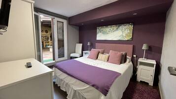 2 habitaciones, caja de seguridad en la habitación y escritorio