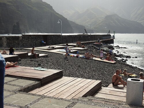 LV LOS VEROLES with heated and private pool, beautiful views and wifi.