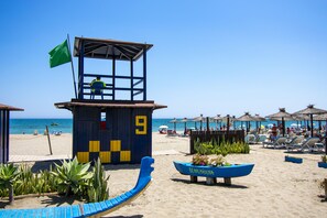 Sun-loungers, beach towels - Casa Christabel-walk to beach, train, bus shops, bars & cafes.Fast WiFi UK TV (Benalmadena Costa, Malaga)