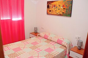 2 bedrooms, iron/ironing board, WiFi, bed sheets