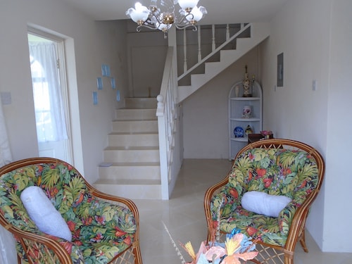 Beautiful Two Storey Apartment.  3 bedrooms, sleeps 4.