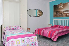 2 عدّة غرف نوم وملاءات أسرّة