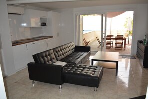 TV - Magnificent private pool villa  with free wifi near the beach (L'ESCALA)