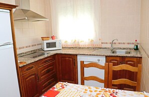 Kühlschrank, Mikrowelle, Geschirrspüler, Toaster