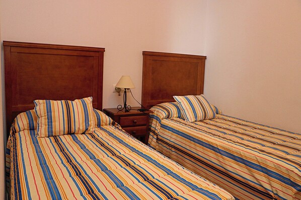 2 bedrooms, iron/ironing board, bed sheets