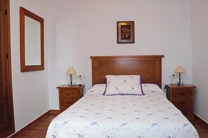 2 bedrooms, iron/ironing board, bed sheets