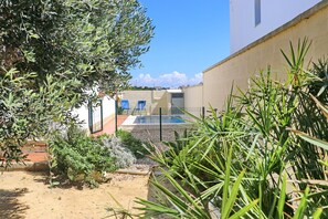 Property grounds - 4 person holiday villa with private pool (CONIL DE LA FRONTERA)