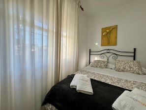 1 chambre, fer et planche à repasser, Wi-Fi, literie fournie