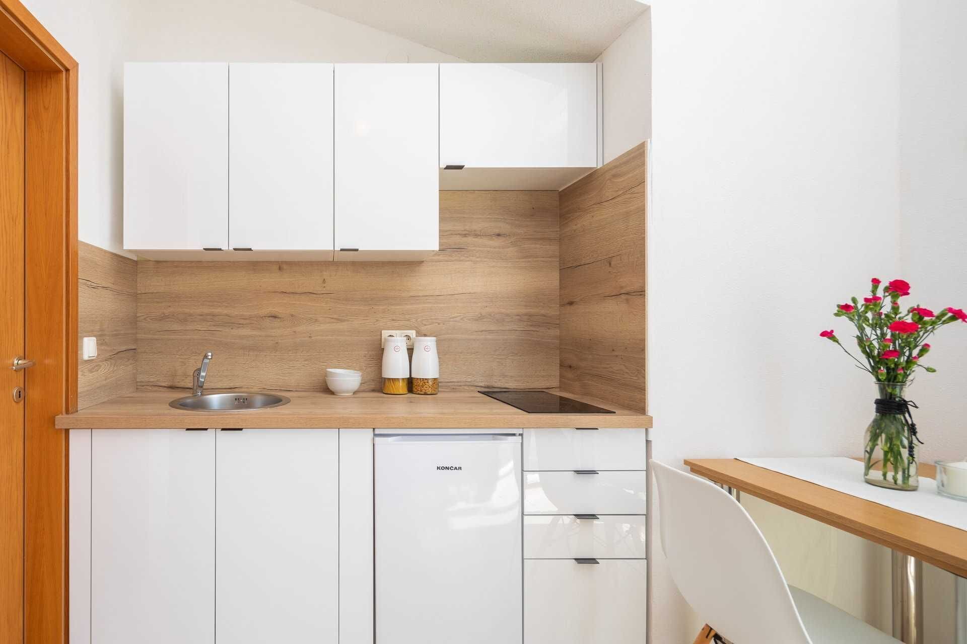 Fridge, microwave, stovetop, coffee/tea maker