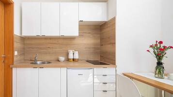 Fridge, microwave, stovetop, coffee/tea maker