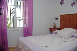 1 bedroom, bed sheets