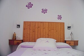 1 bedroom, bed sheets