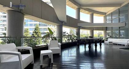 Apt Duplex 2 makuuhuoneen YOO, 250 m2 terassilla