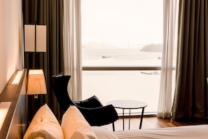 Deluxe Double Room, Non Smoking, Ocean View | In-room safe, free WiFi, bed sheets - Sky View Hotel (Changwon)