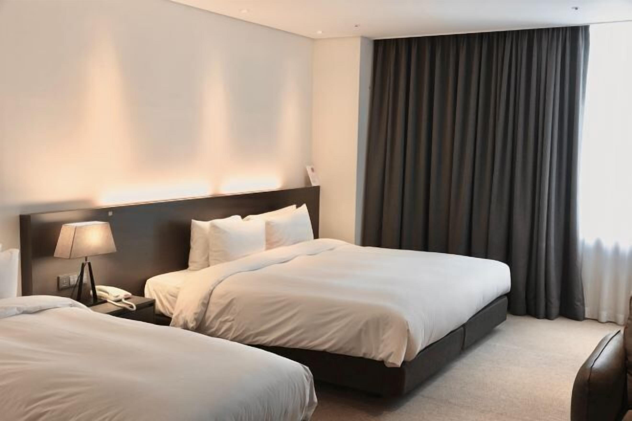 In-room safe, free WiFi, bed sheets