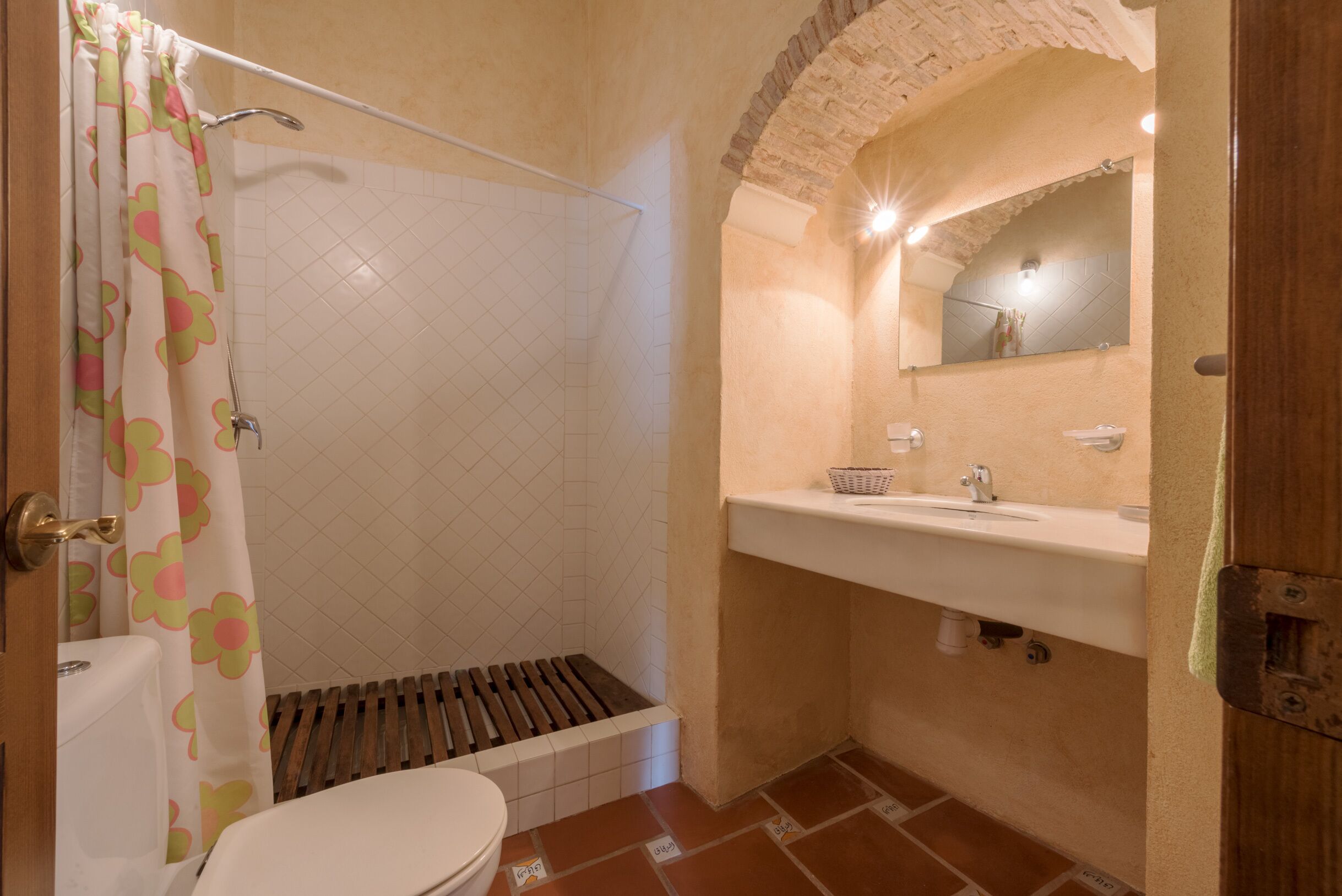 Ducha y bañera combinadas y toallas