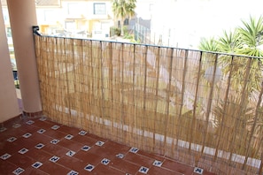 Property grounds - Apartment with garage and shared pool (Chiclana de la Frontera)