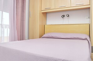 2 bedrooms, iron/ironing board, bed sheets - Apartment for four in Cádiz city centre (CADIZ)