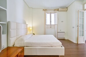 1 chambre, fer et planche à repasser, Wi-Fi gratuit, draps fournis