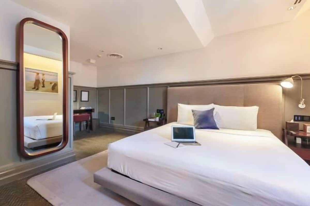 Premium bedding, in-room safe, desk, soundproofing