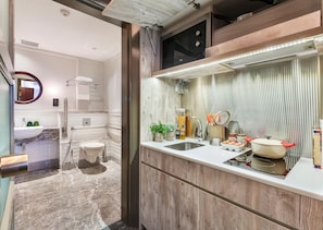 Executive Studio | Private kitchen | Fridge, coffee/tea maker, electric kettle