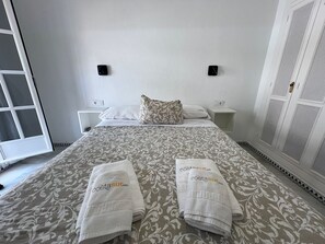 2 habitaciones, tabla de planchar con plancha, wifi y ropa de cama 