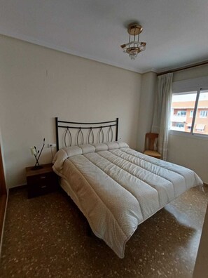 4 dormitorios, Internet, ropa de cama