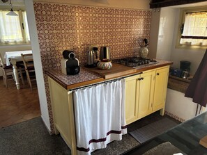 雪櫃、微波爐、焗爐、爐具