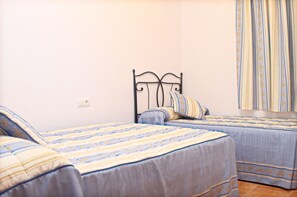 3 Schlafzimmer, Bügeleisen/Bügelbrett, Bettwäsche