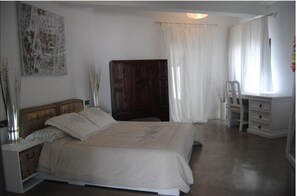 1 chambre, fer et planche Ă repasser, Wi-Fi, draps fournis