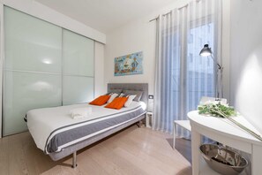 Departamento, 2 habitaciones | 2 habitaciones, muebles diferentes y escritorio