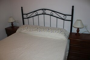 2 bedrooms, bed sheets