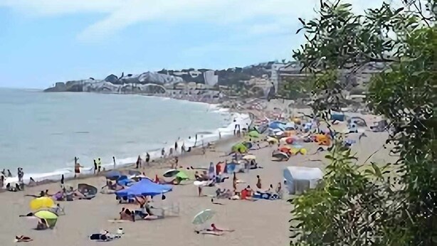 A crowded beach with people relaxing under umbrellas and sun loungers. - Balcon Del Mar Primera Linea de Playa (Mijas)