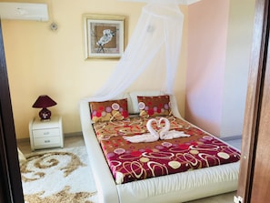 Villa | 3 bedrooms, blackout drapes, iron/ironing board, free cribs/infant beds