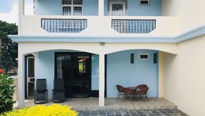 Property entrance - Villa Emax (Calodyne)