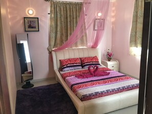 3 habitaciones, cortinas blackout y tabla de planchar con plancha 