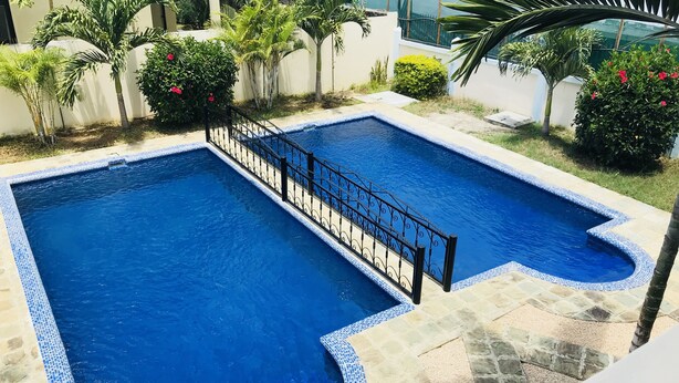 Outdoor pool - Villa Emax (Calodyne)