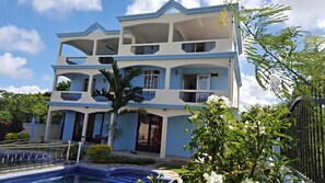 Fachada de la propiedad