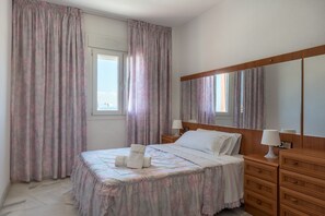 3 bedrooms, bed sheets