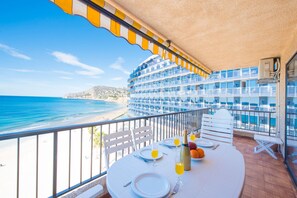 Outdoor dining - Apartment Caribe - PlusHolidays (Calpe)