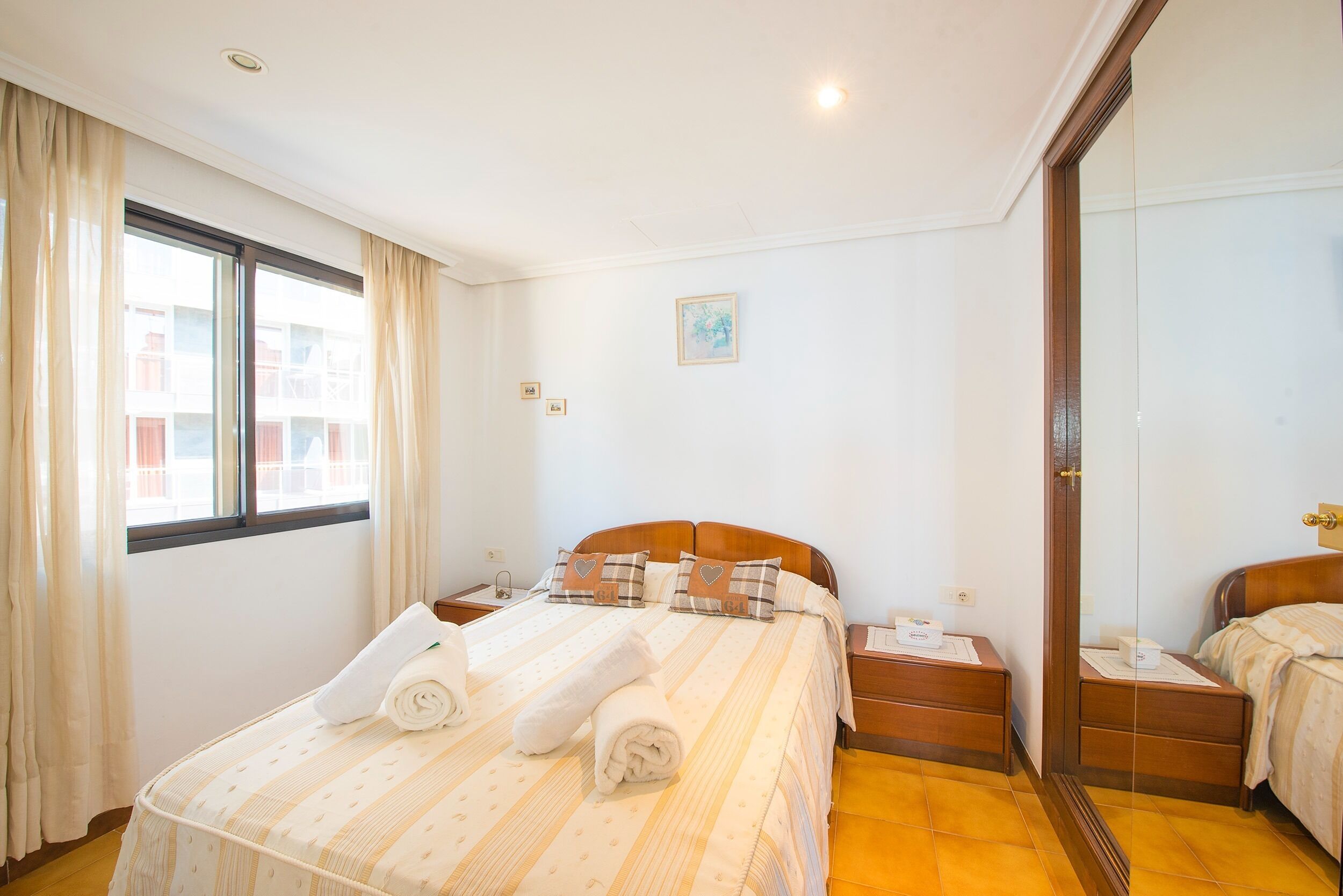 1 slaapkamer, een strijkplank/strijkijzer, gratis wifi, beddengoed