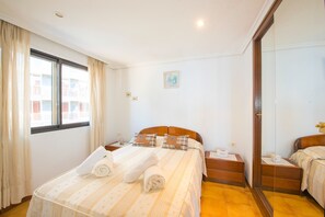 1 slaapkamer, een strijkplank/strijkijzer, gratis wifi, beddengoed