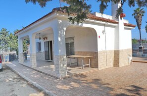 Outdoor dining - Rural villa with private summer pool (Conil de la Frontera)