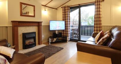 Birch Traditional Single Storey Lodge in Tranquil Settings, Sleeps 4