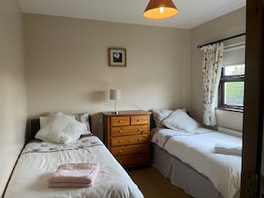 2 chambres, fer et planche à repasser, lit parapluie, Wi-Fi gratuit